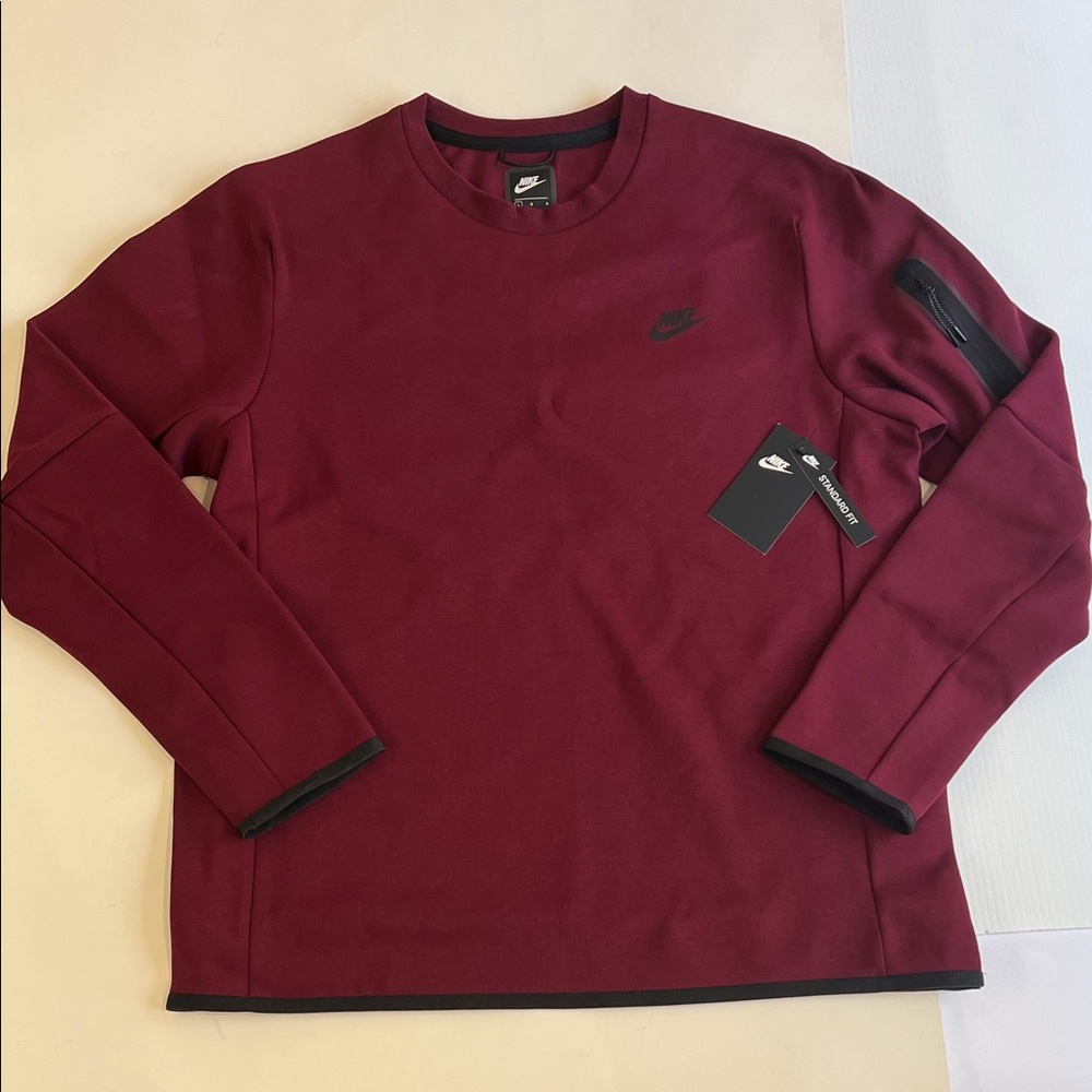New Nike men’s Maroon Crewneck Sweatshirt in size large